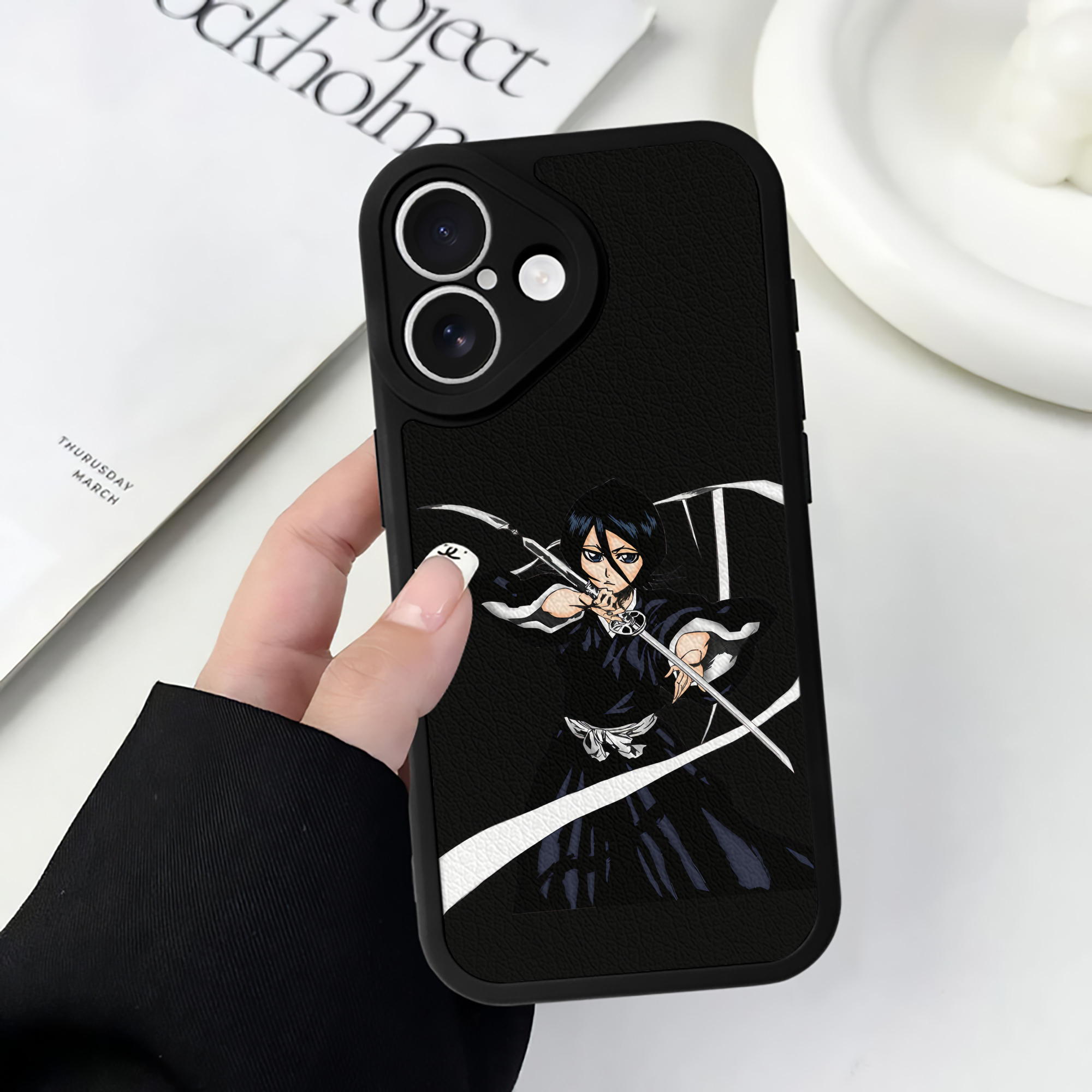 （画像用） ブリーチ 朽木ルキア BLEACH Kuchiki Rukia 【iPhone 16シリーズ対応】シリコンスマホケース（レザー調） 材質：シリコン